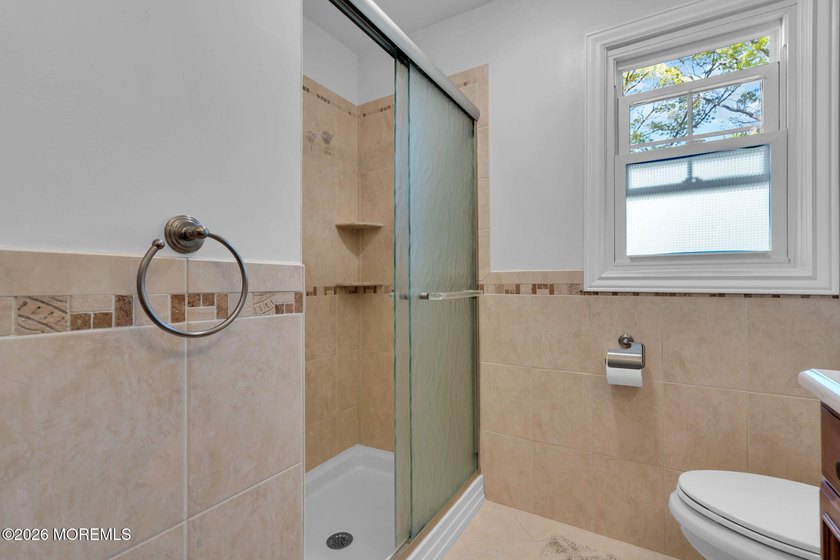 Welcome to this expansive 5-bedroom, 3 full bathroom home - photo 30
