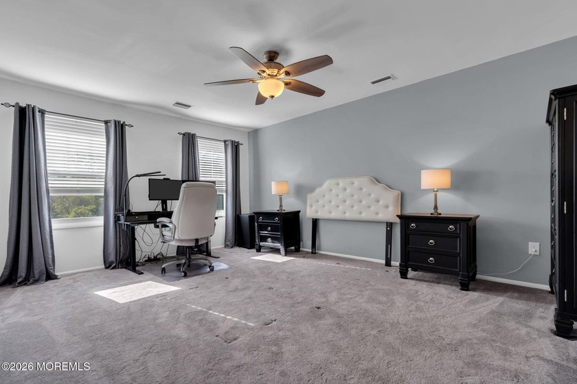 Welcome to this expansive 5-bedroom, 3 full bathroom home - photo 31