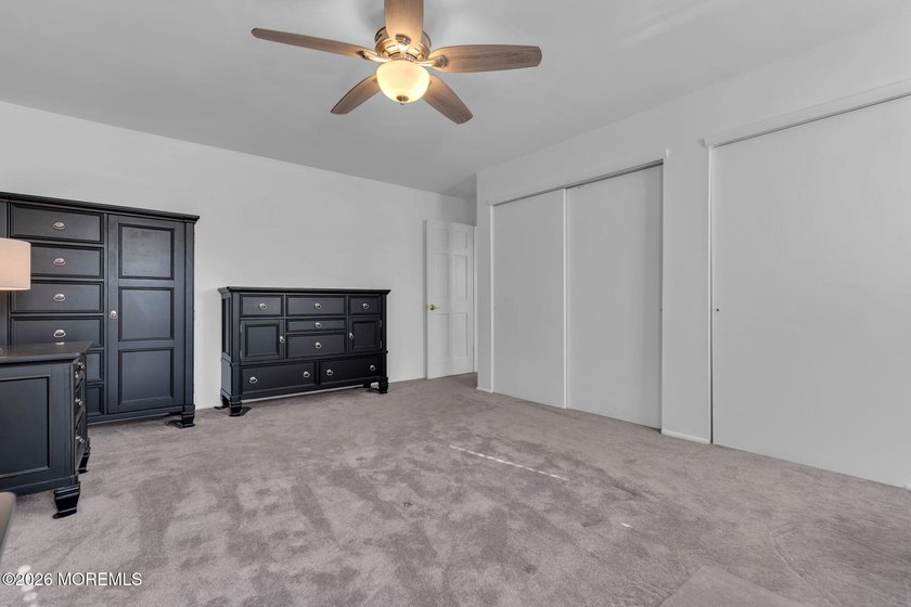Welcome to this expansive 5-bedroom, 3 full bathroom home - photo 32