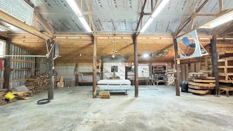 Very well maintained and peaceful location! This 3 bed / 2 bath - photo 34