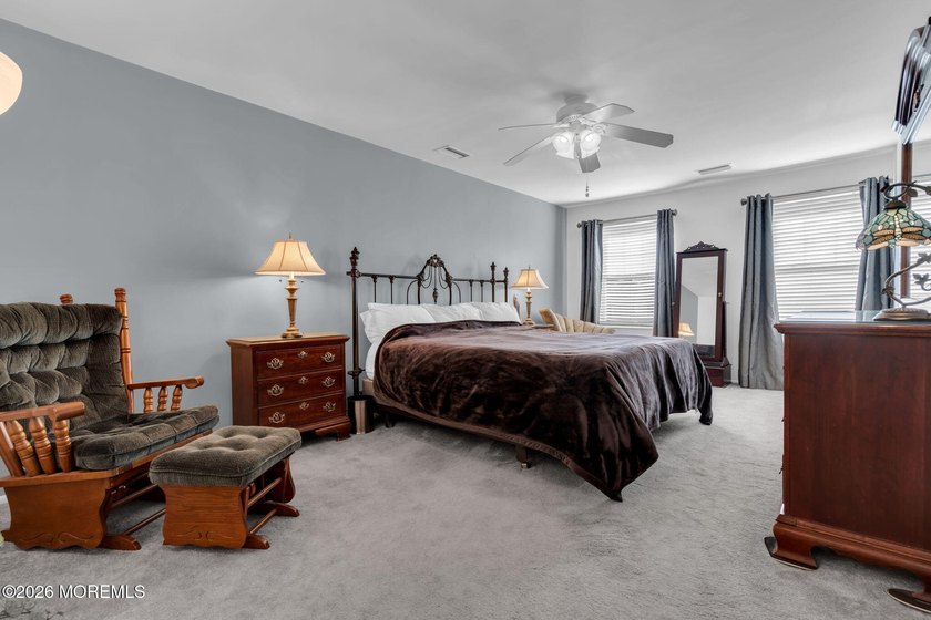Welcome to this expansive 5-bedroom, 3 full bathroom home - photo 35