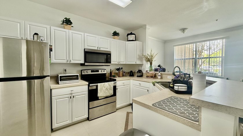 Beautiful 1/1 at Villaggio in Miramar. Mediterranean style gated - photo 6