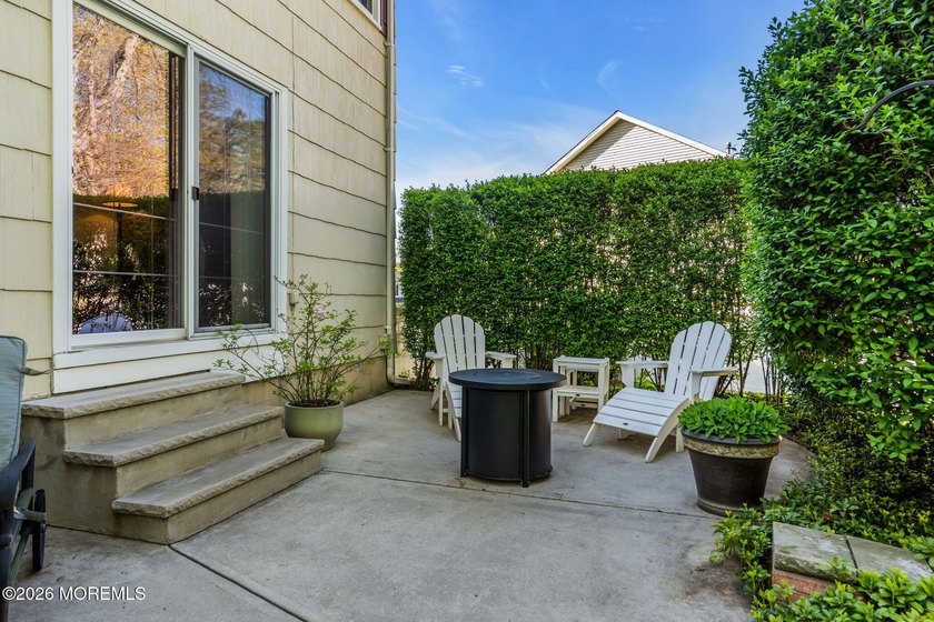 Welcome to this expansive 5-bedroom, 3 full bathroom home - photo 43