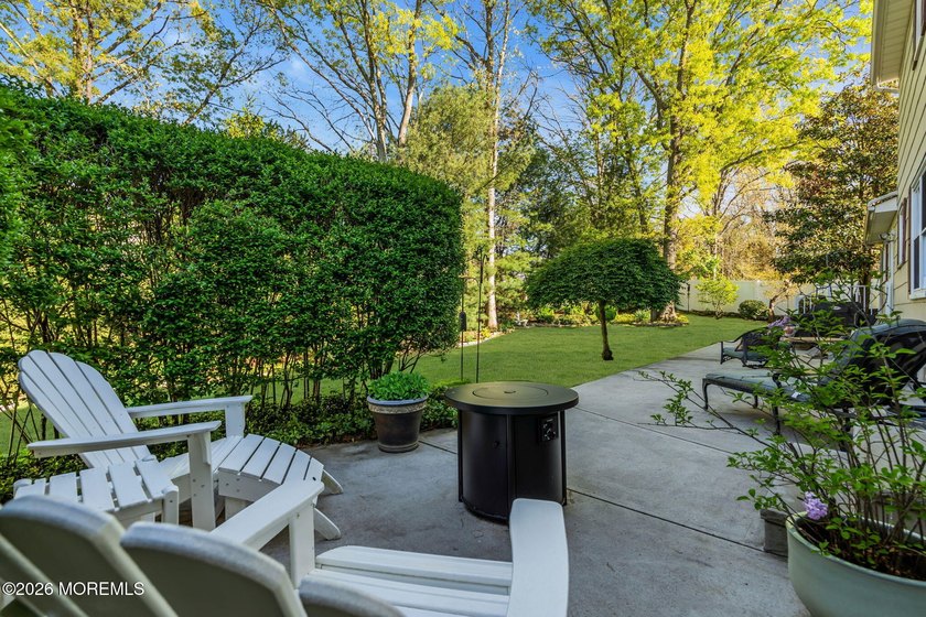 Welcome to this expansive 5-bedroom, 3 full bathroom home - photo 44
