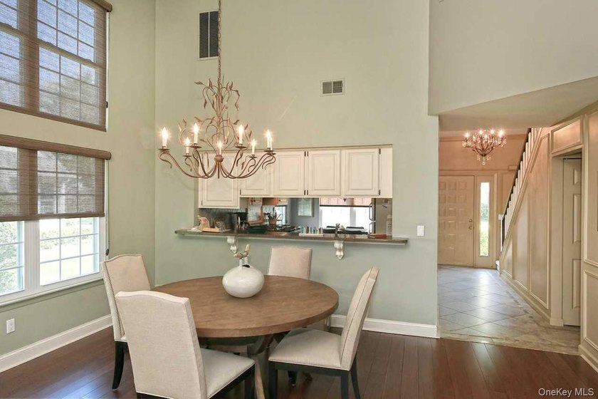 WELCOME TO THIS STUNNING AND SPACIOUS END UNIT TOWNHOUSE - photo 9