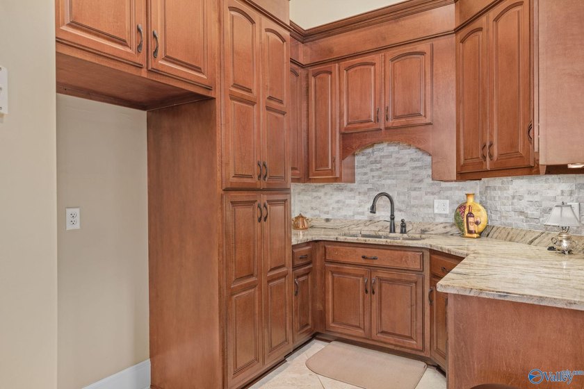 Stunning custom-built 3-bedroom, 2 bath home with beautiful - photo 11