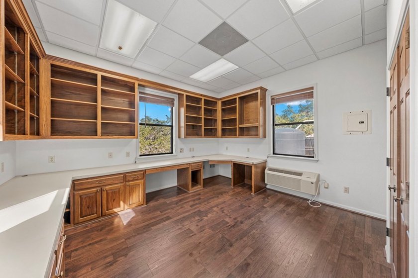 Multiple-home property with a total of 4 bedrooms, 4.5 baths - photo 21