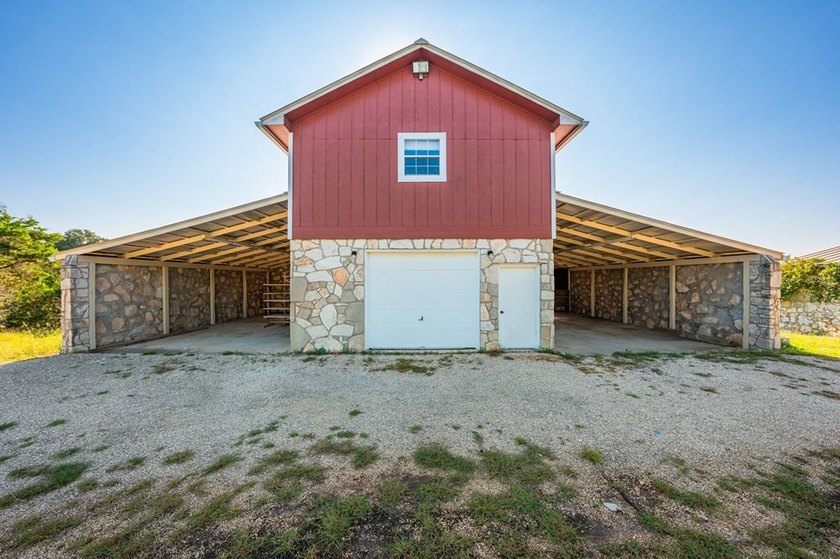 Multiple-home property with a total of 4 bedrooms, 4.5 baths - photo 31
