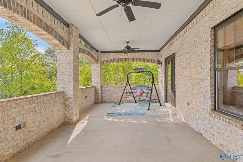 Stunning custom-built 3-bedroom, 2 bath home with beautiful - photo 35