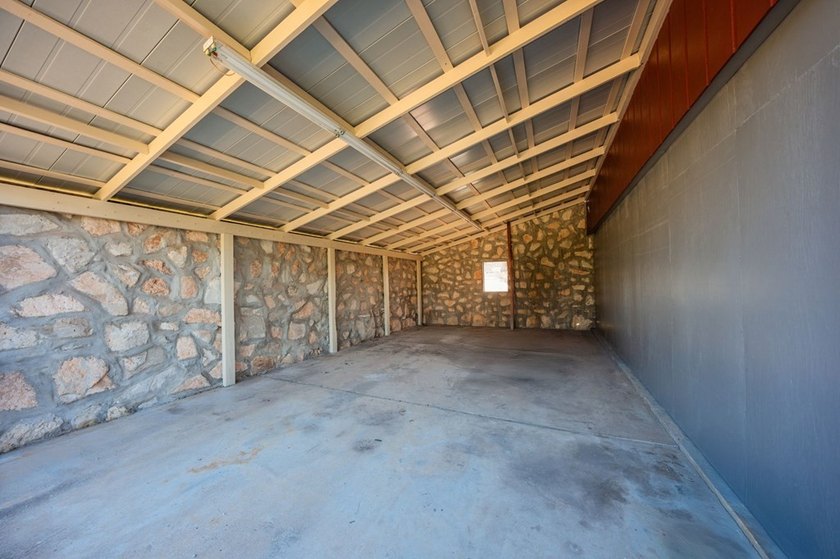 Multiple-home property with a total of 4 bedrooms, 4.5 baths - photo 39