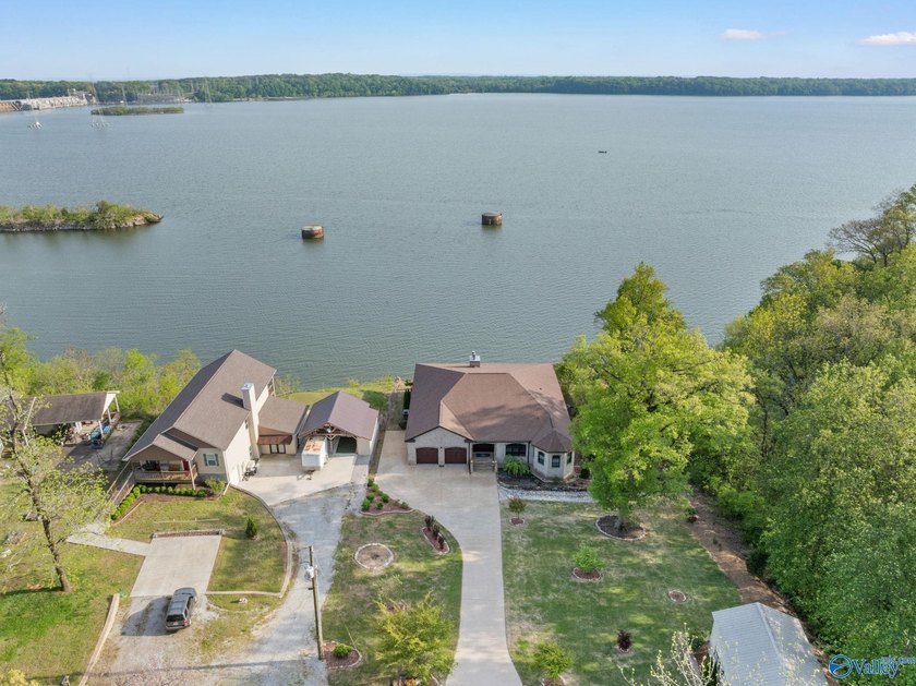 Stunning custom-built 3-bedroom, 2 bath home with beautiful - photo 49