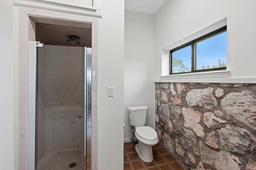 Multiple-home property with a total of 4 bedrooms, 4.5 baths - photo 50