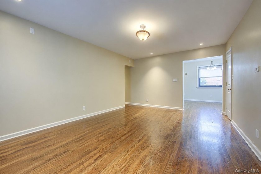 Welcome to this spacious 3-bedroom, 1-bath lower-level corner - photo 5