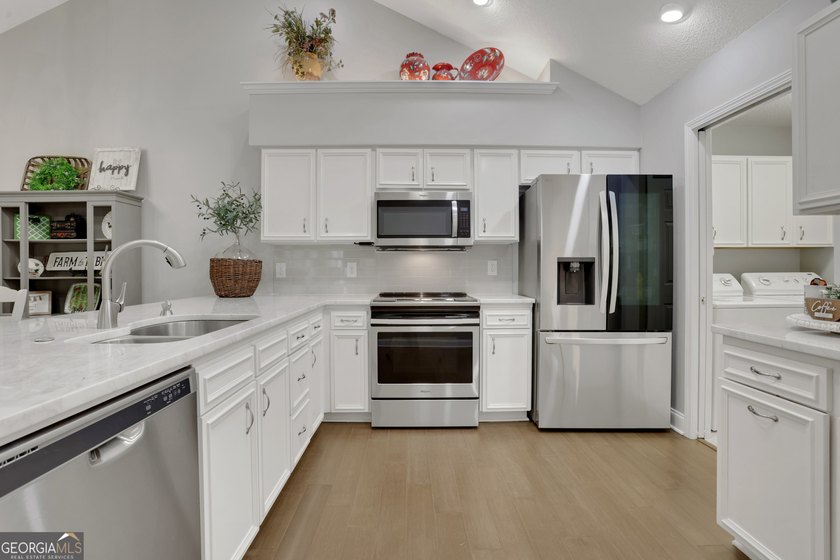 Beautifully updated and completely turnkey ranch home in the - photo 13
