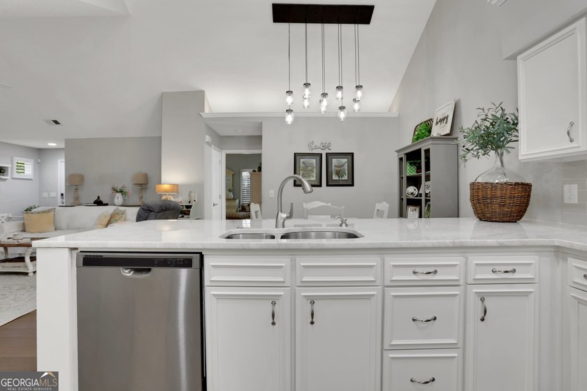 Beautifully updated and completely turnkey ranch home in the - photo 15