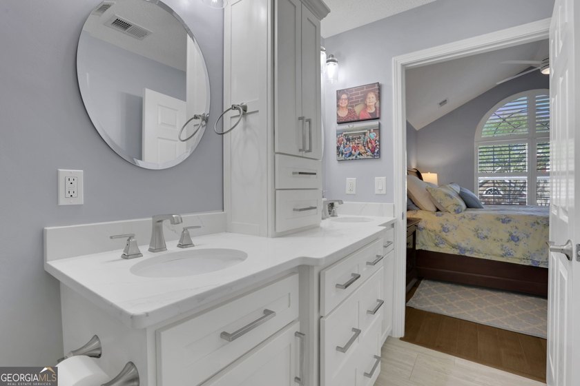 Beautifully updated and completely turnkey ranch home in the - photo 21