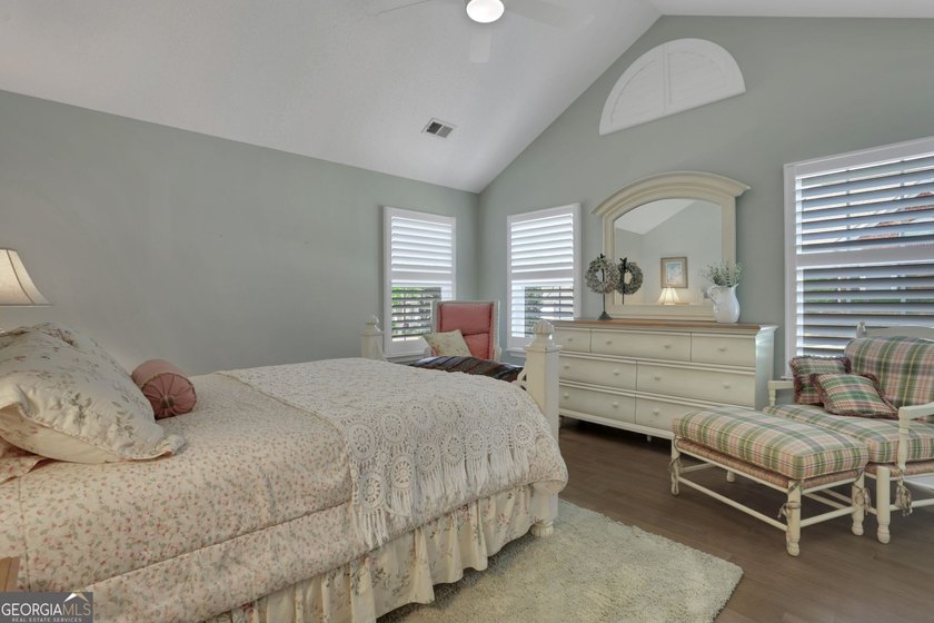 Beautifully updated and completely turnkey ranch home in the - photo 23