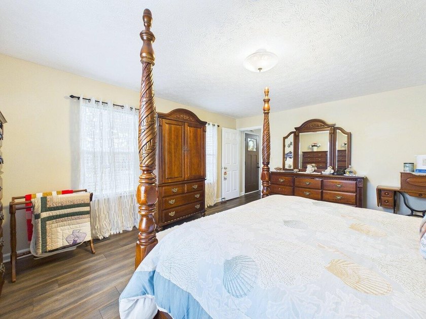 5 bed/3.5 bath. Nestled in a highly desirable area, this - photo 24