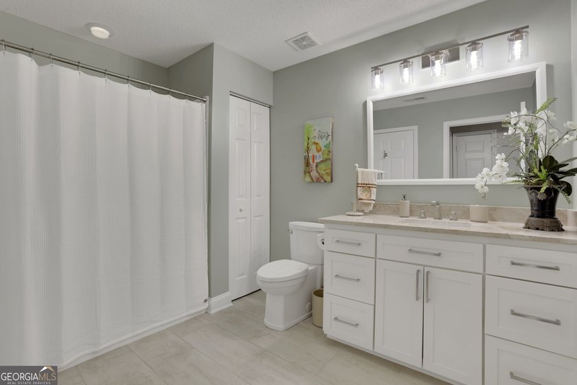 Beautifully updated and completely turnkey ranch home in the - photo 25