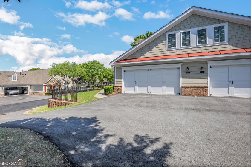 Beautifully updated and completely turnkey ranch home in the - photo 27
