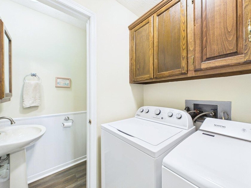 5 bed/3.5 bath. Nestled in a highly desirable area, this - photo 30