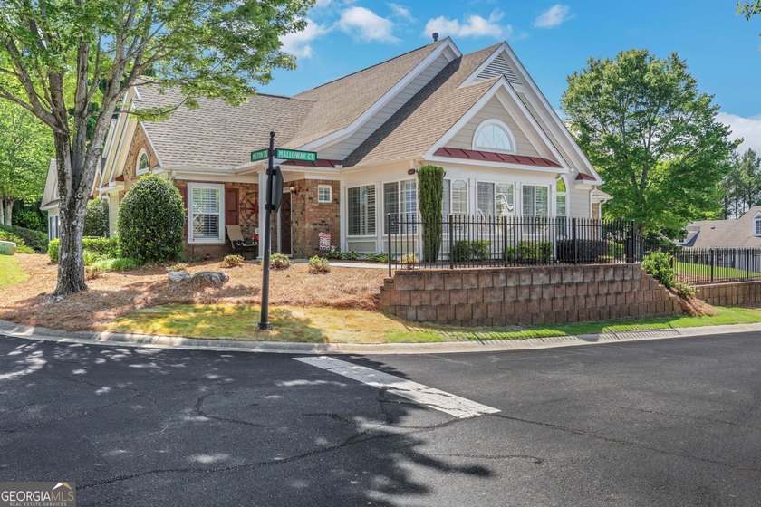 Beautifully updated and completely turnkey ranch home in the - photo 31