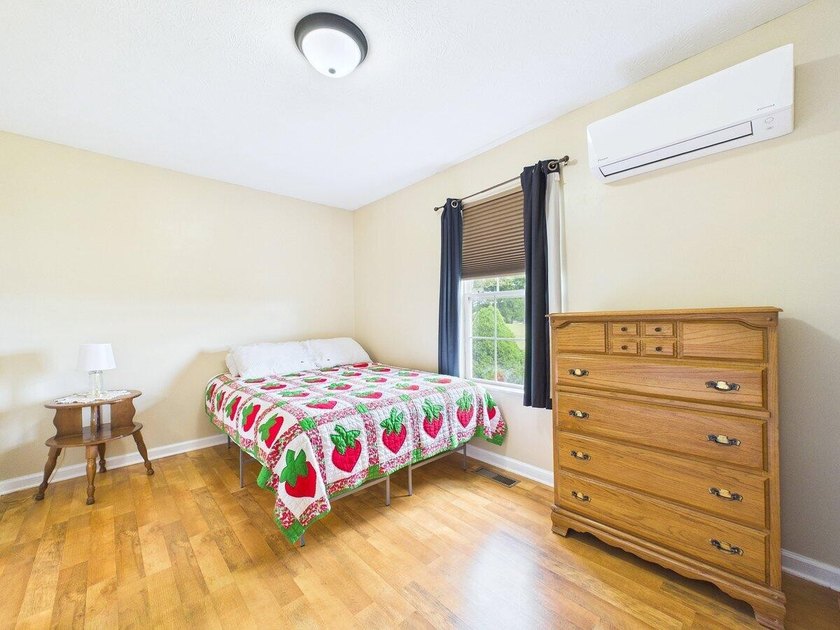 5 bed/3.5 bath. Nestled in a highly desirable area, this - photo 32