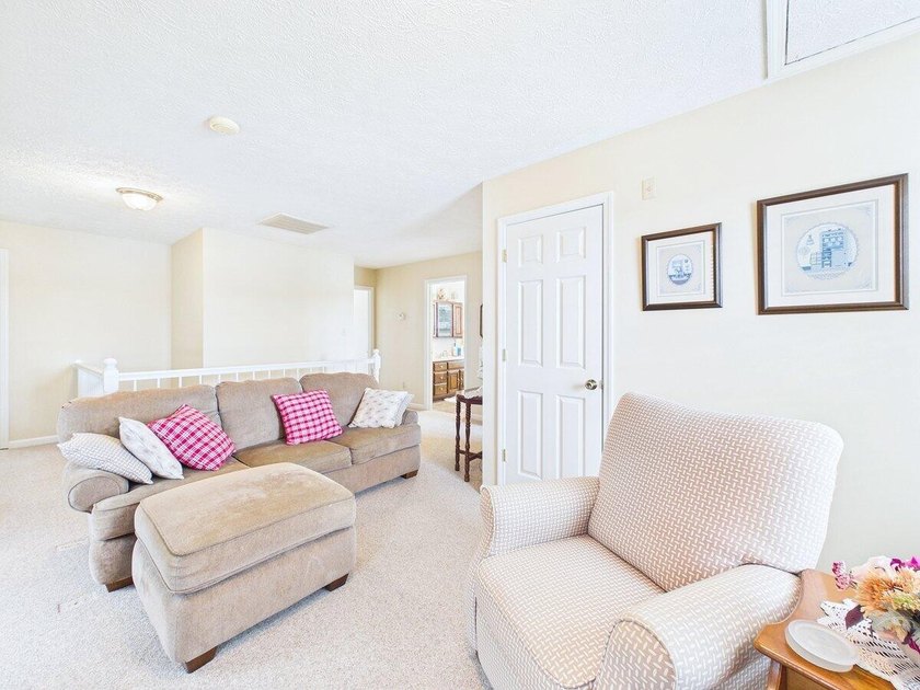 5 bed/3.5 bath. Nestled in a highly desirable area, this - photo 45