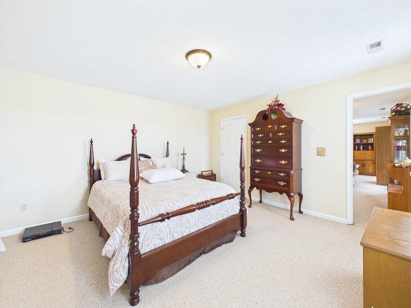 5 bed/3.5 bath. Nestled in a highly desirable area, this - photo 48