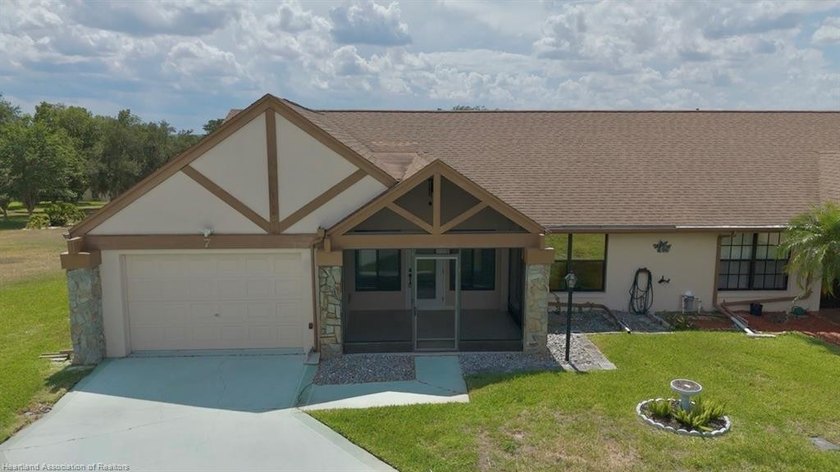 Welcome to easy Florida living in the desirable Tomoka Heights - photo 2