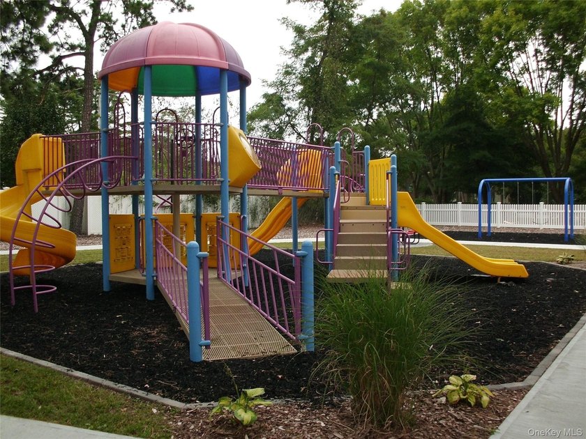 Another *goodie* in desirable Waters Edge community. This 2nd - photo 4