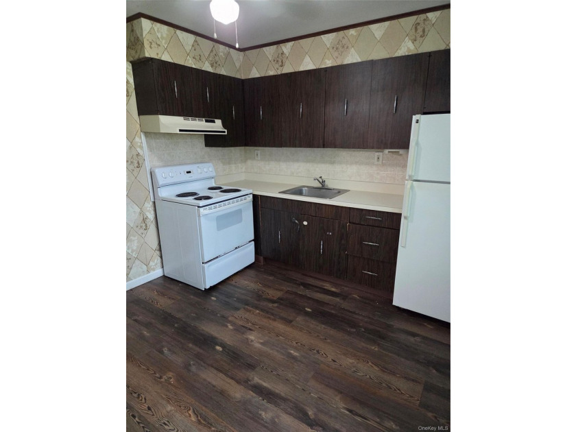 Another *goodie* in desirable Waters Edge community. This 2nd - photo 8