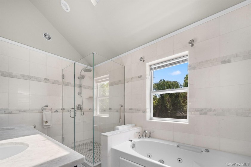 Exquisite custom-built Colonial elegantly positioned midblock on - photo 19