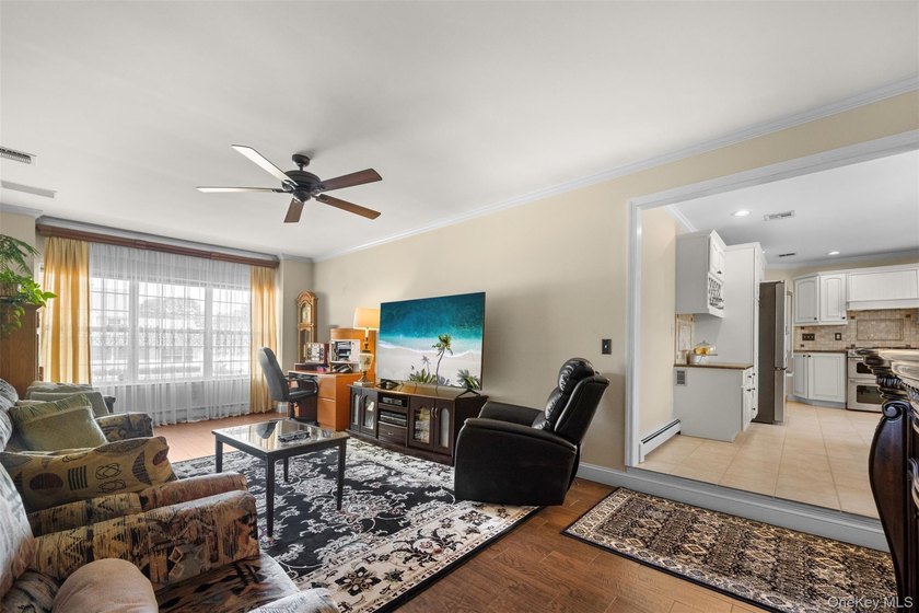 Exquisite custom-built Colonial elegantly positioned midblock on - photo 22