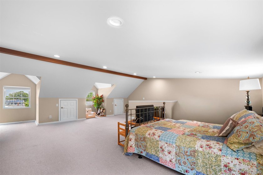 Exquisite custom-built Colonial elegantly positioned midblock on - photo 31