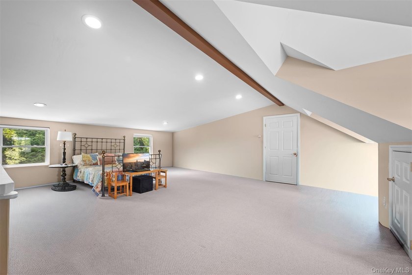 Exquisite custom-built Colonial elegantly positioned midblock on - photo 33