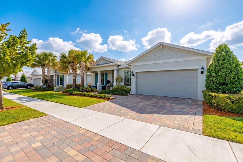 WOW!!! Like new 2022 smart energy-efficient home in Heron - photo 5