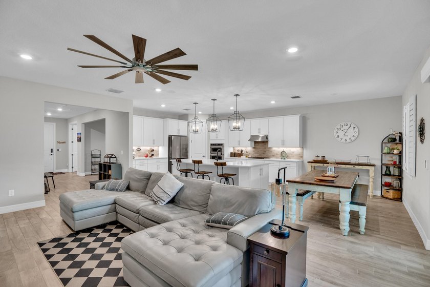 WOW!!! Like new 2022 smart energy-efficient home in Heron - photo 7