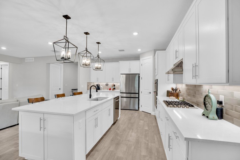 WOW!!! Like new 2022 smart energy-efficient home in Heron - photo 8