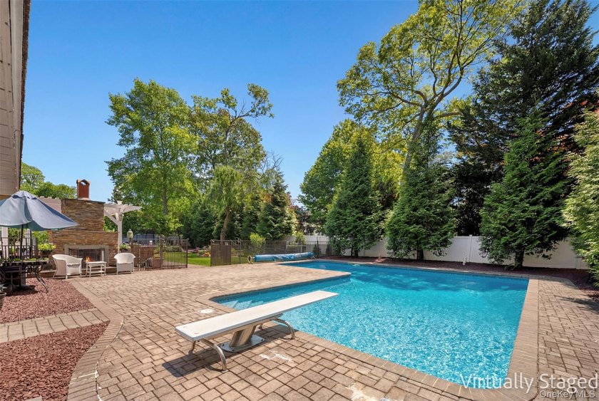 Exquisite custom-built Colonial elegantly positioned midblock on - photo 42