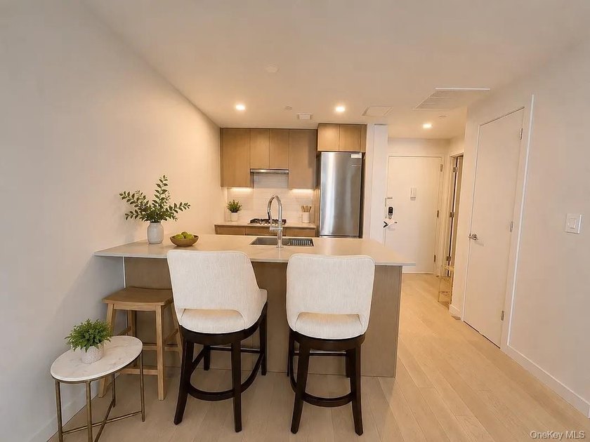 Welcome to Longfield, one of Flushing's newest luxury - photo 4