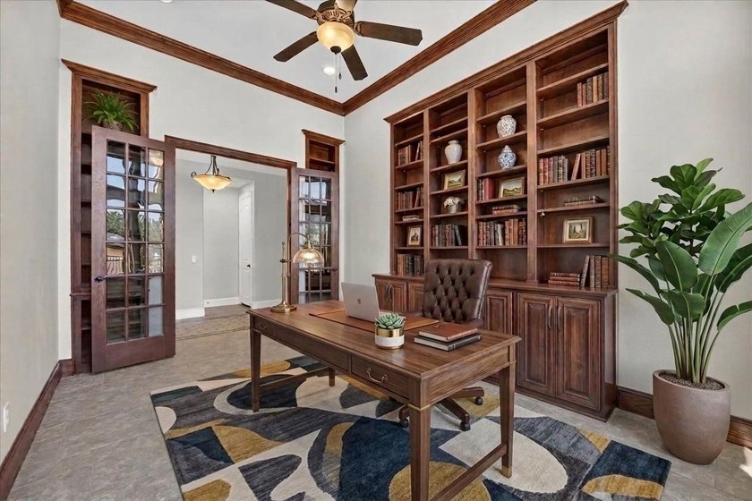 One of the largest Single-Story custom homes in Lantana's - photo 7