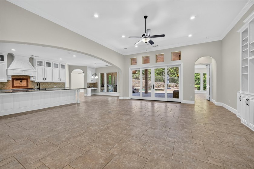 One of the largest Single-Story custom homes in Lantana's - photo 10