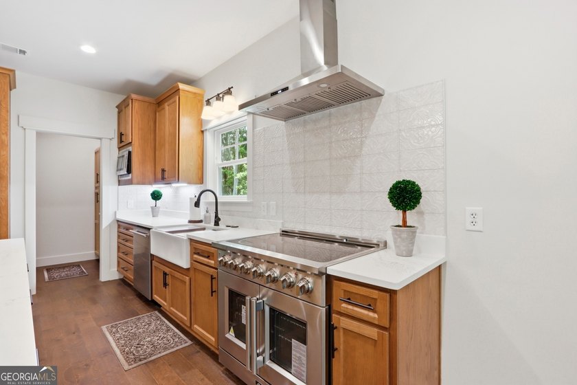 Superlative NEW CONSTRUCTION (w/ dock access) in the heart of - photo 18