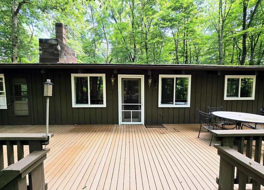 Escape to the hills in this adorable 2 bedroom/1 bath cabin in - photo 3