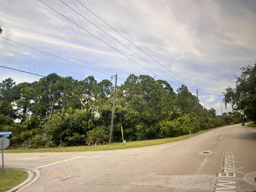 Located in a highly sought-after industrial park with a wide - photo 2