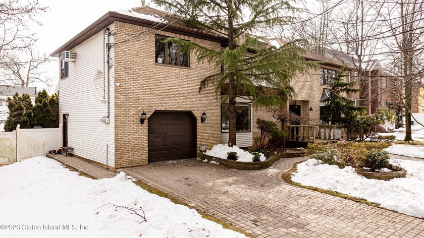 This Arden Heights center hall colonial will sell via auction on - photo 11