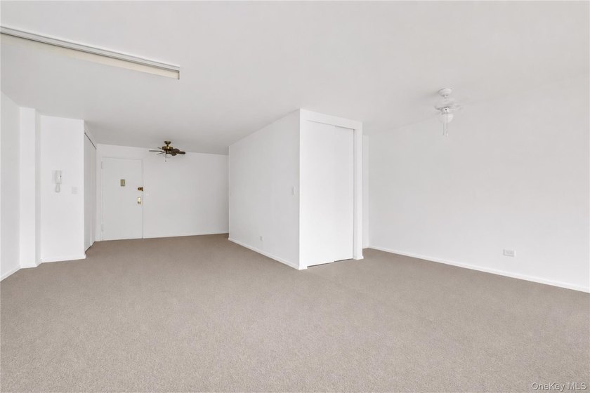 Welcome to this spacious and well-maintained co-op studio in the - photo 5