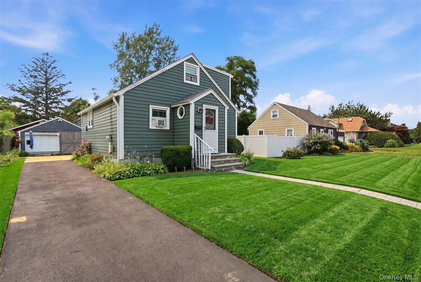 Unique Home in Lindy Village with Partial Dormer. Make This Your - photo 3