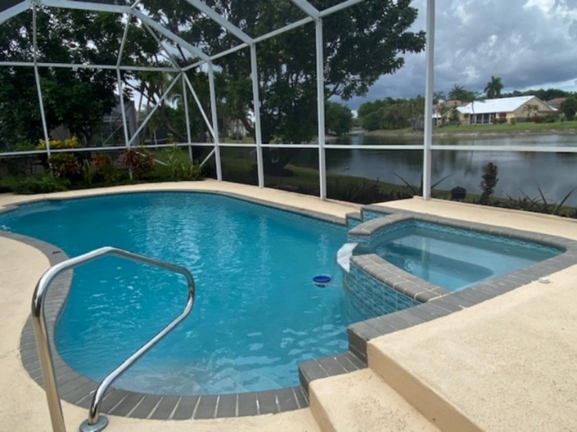 Beautiful 4-bedroom, 2.5-bath two-story lakefront home with a - photo 26